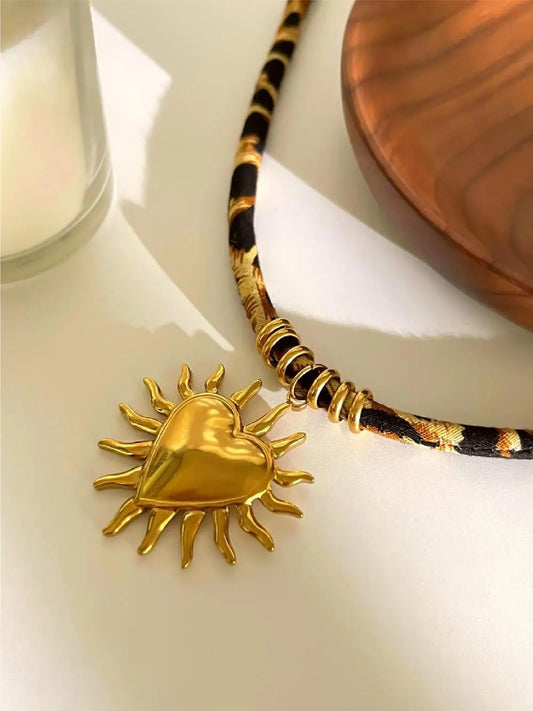 Amoreo Collar